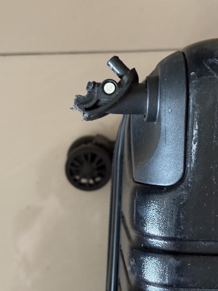 行李箱維修案件圖片