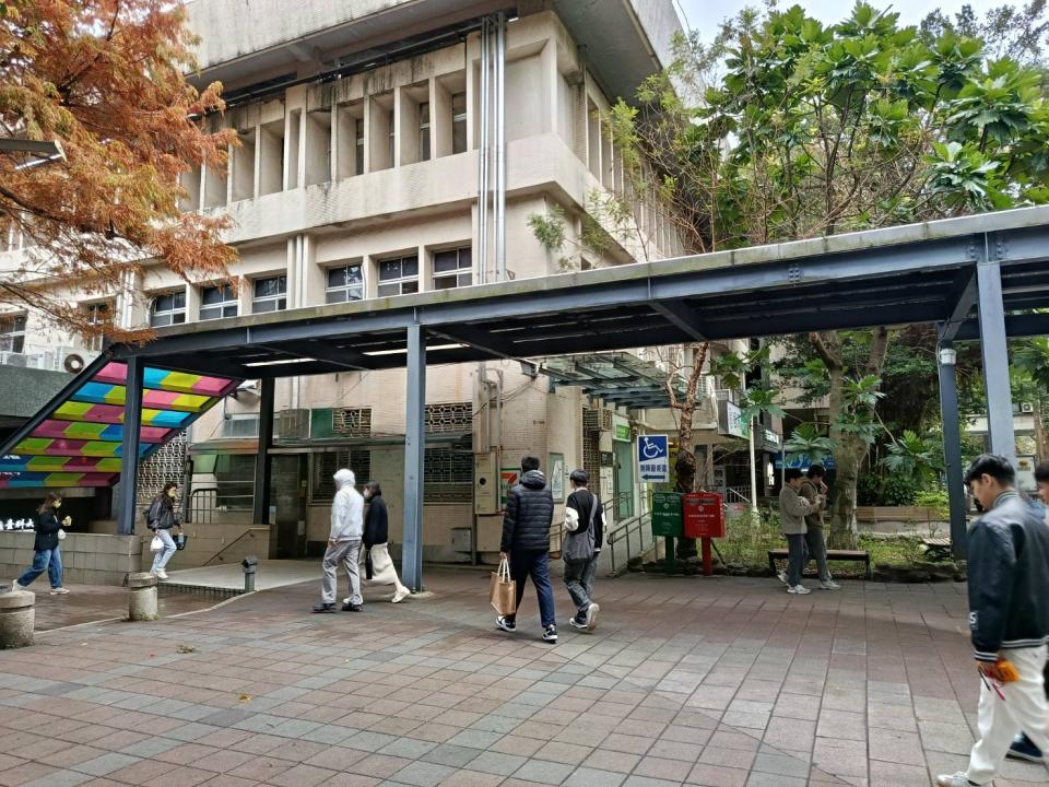 屋簷排水槽施工案件圖片