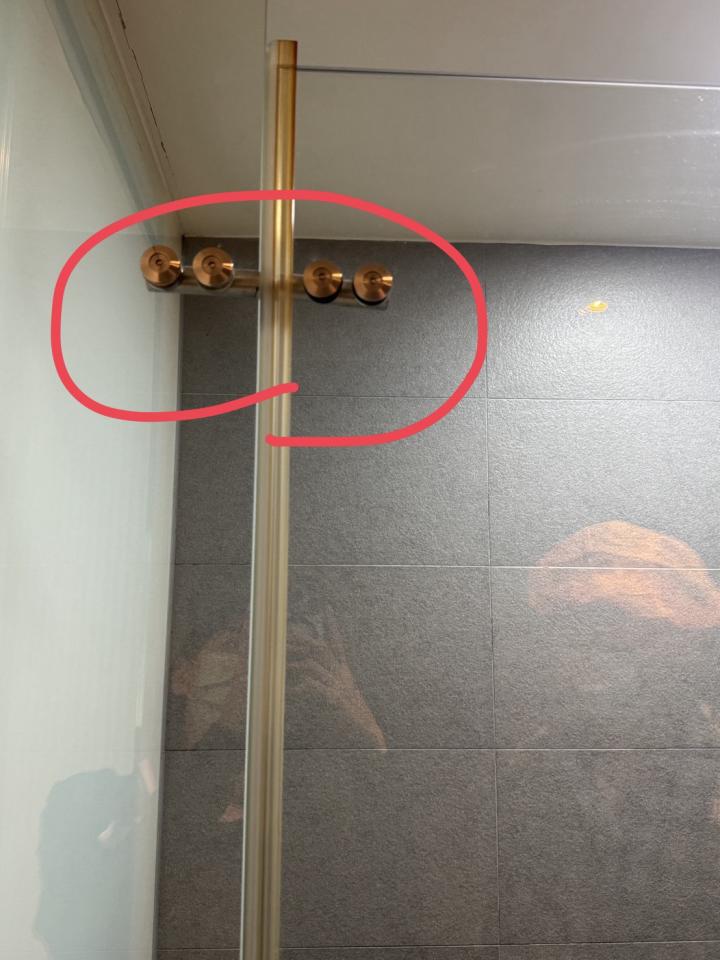 淋浴拉門安裝維修案件圖片