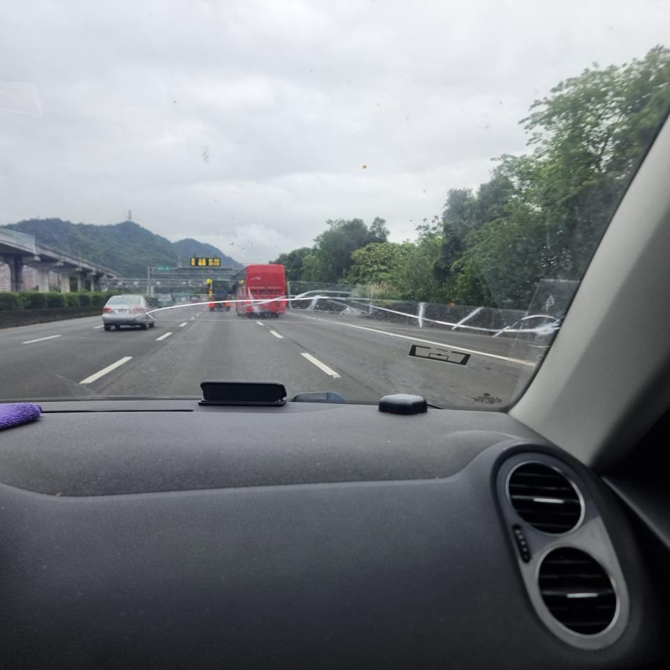 汽車玻璃修補案件圖片