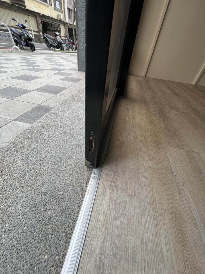 門片維修案件圖片