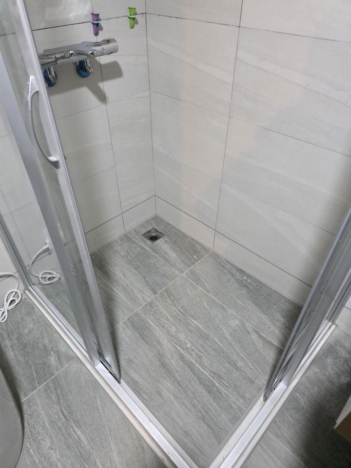 淋浴拉門安裝維修案件圖片