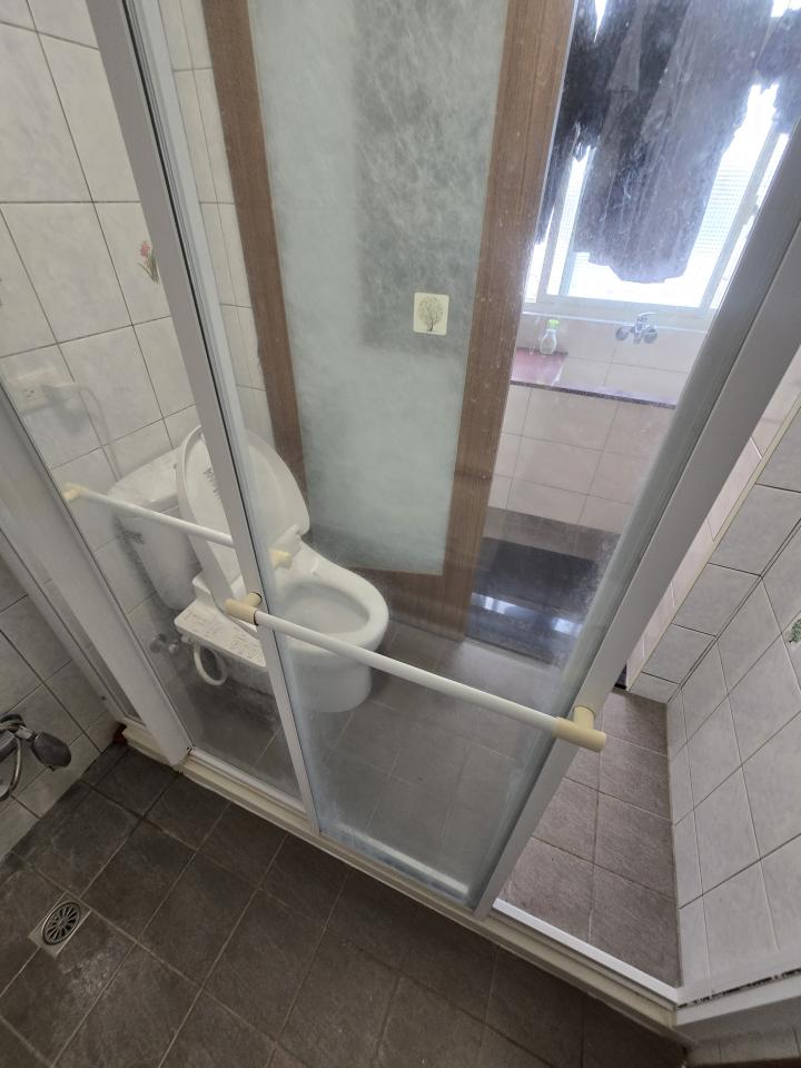 淋浴拉門安裝維修案件圖片