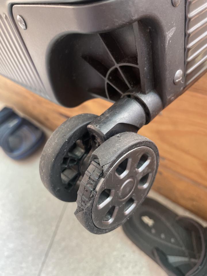 行李箱維修案件圖片