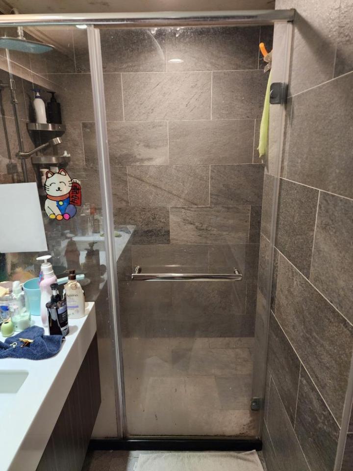 淋浴拉門安裝維修案件圖片