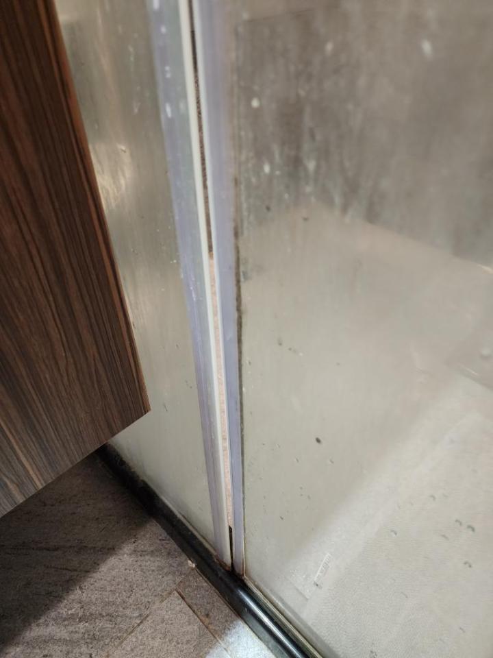 淋浴拉門安裝維修案件圖片