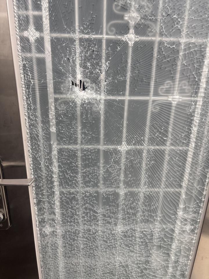 玻璃門案件圖片