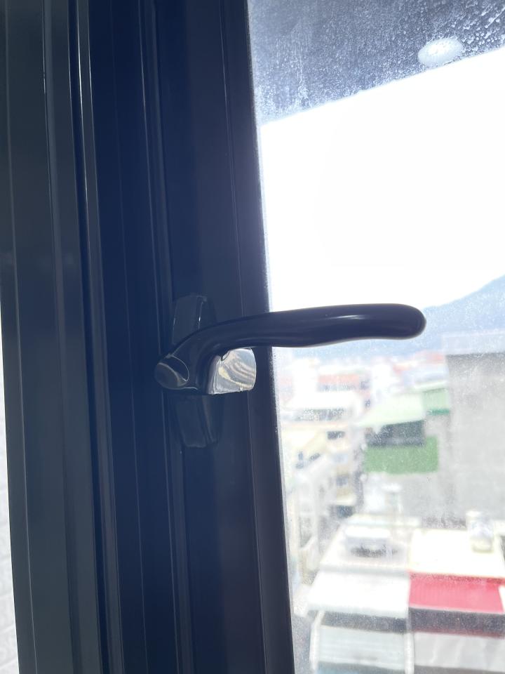 窗戶維修案件圖片