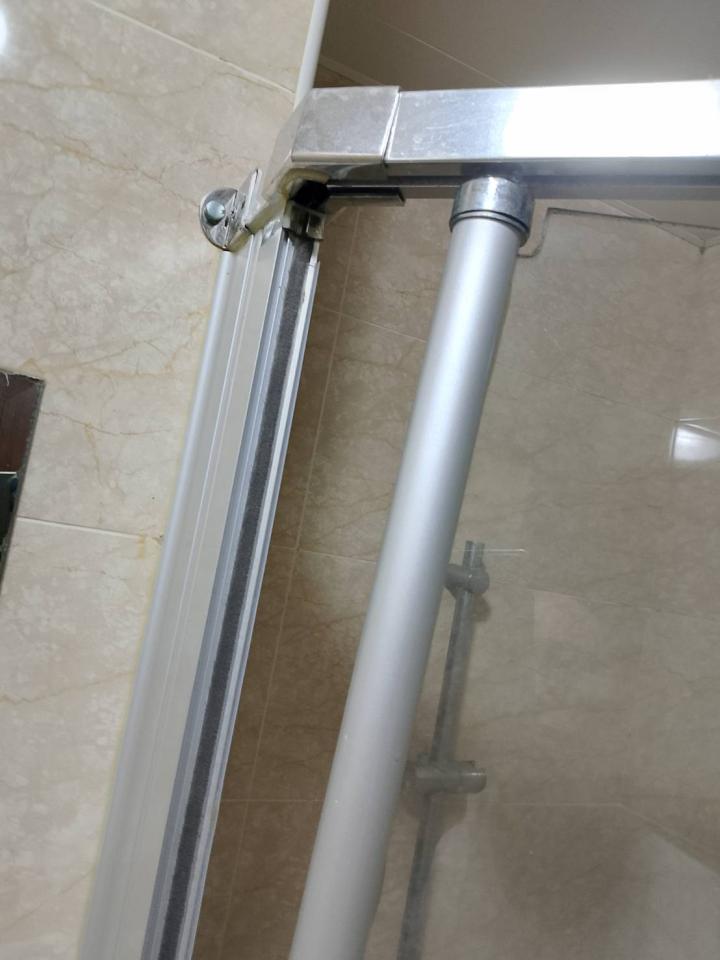 淋浴拉門安裝維修案件圖片