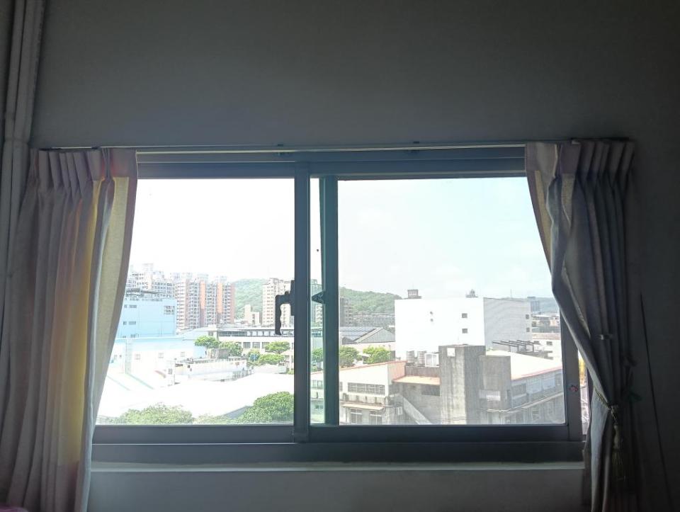 窗簾安裝維修案件圖片