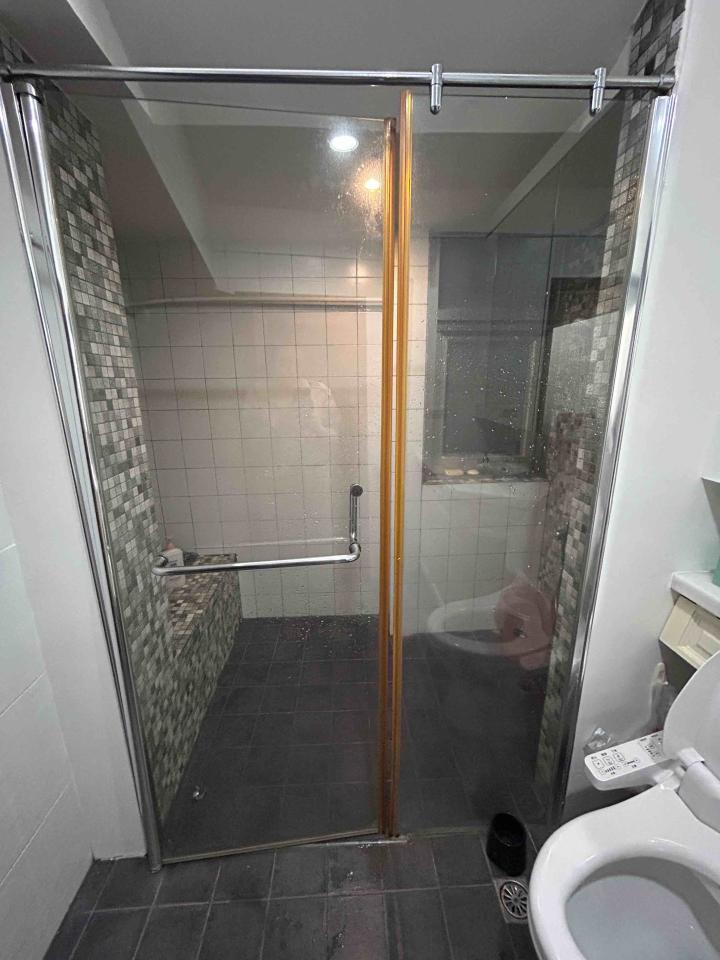 淋浴拉門安裝維修案件圖片