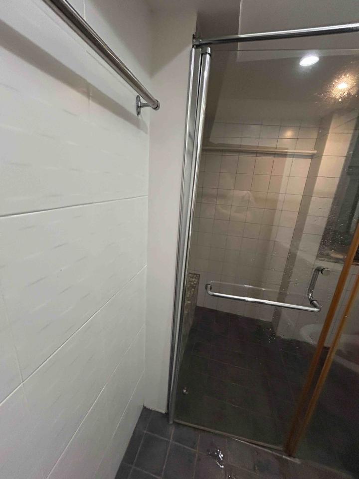 淋浴拉門安裝維修案件圖片