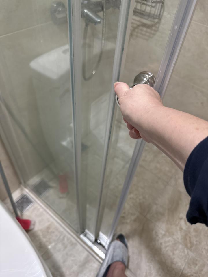 淋浴拉門安裝維修案件圖片