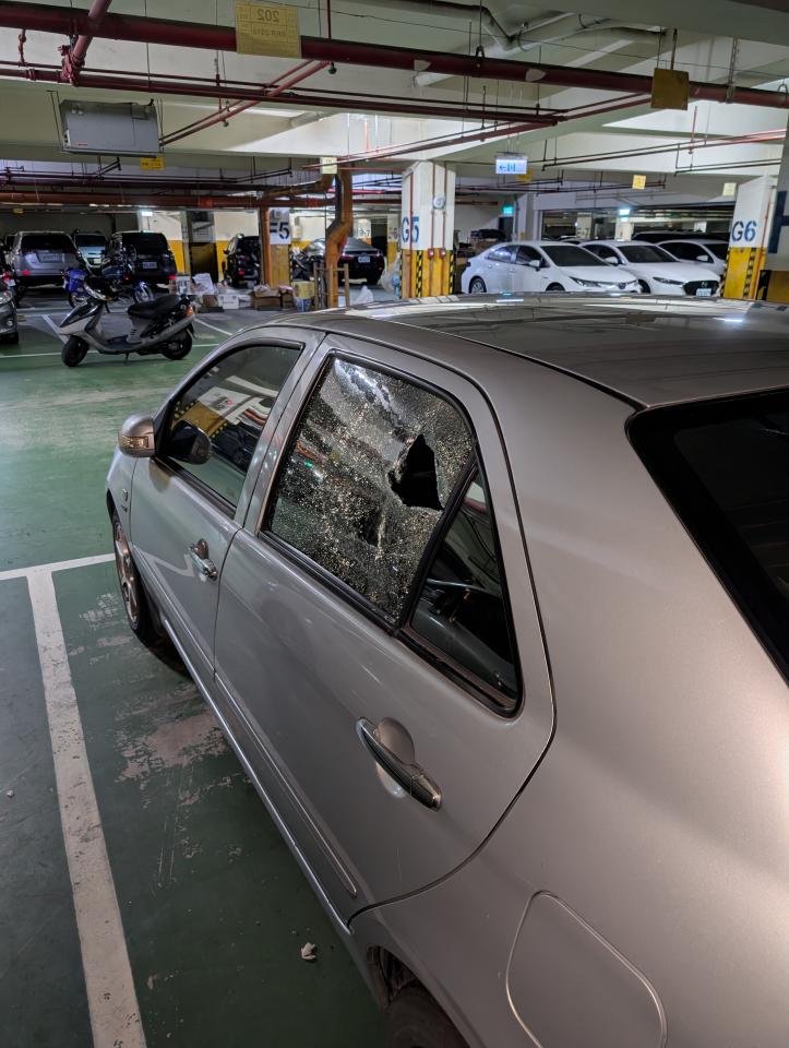 汽車玻璃修補案件圖片