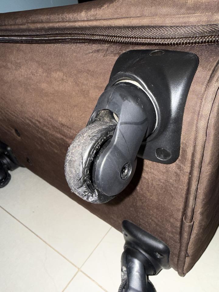 行李箱維修案件圖片