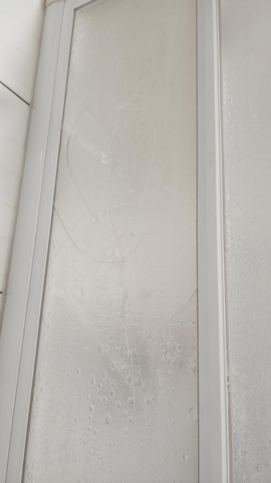 淋浴拉門安裝維修案件圖片