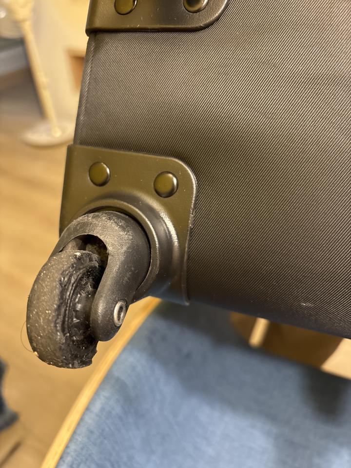 行李箱維修案件圖片