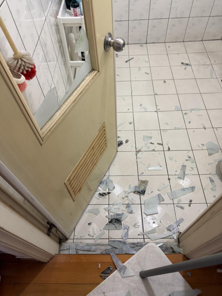 浴室門案件圖片