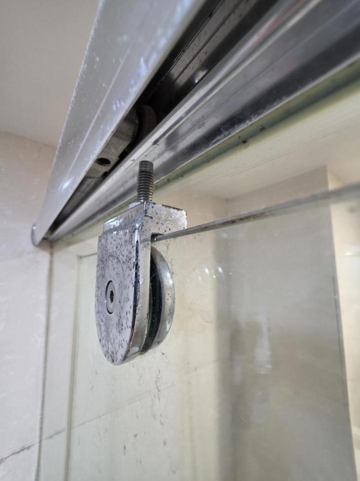 淋浴拉門安裝維修案件圖片