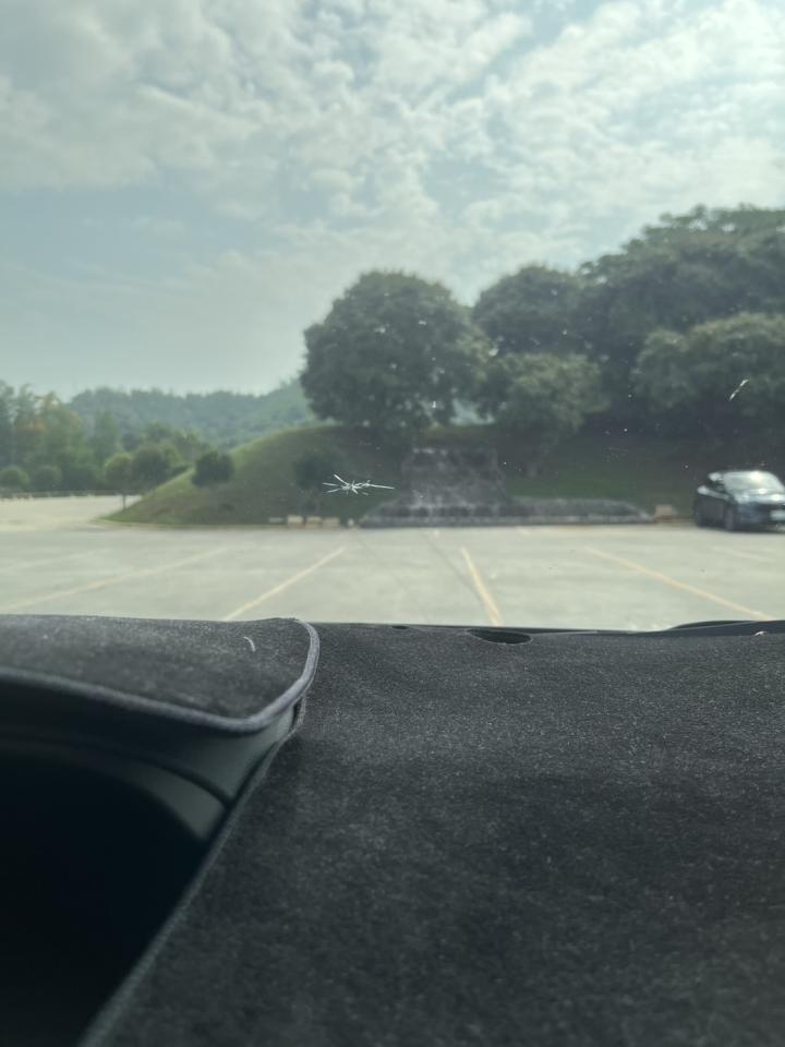 汽車玻璃修補案件圖片