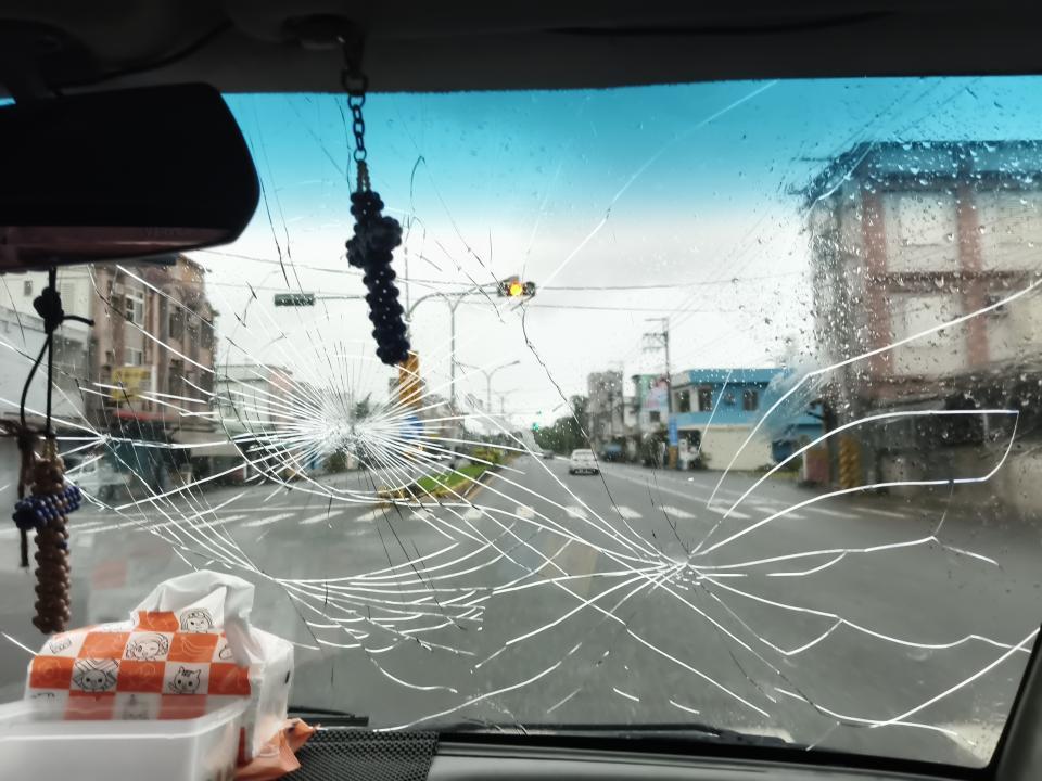 汽車玻璃修補案件圖片