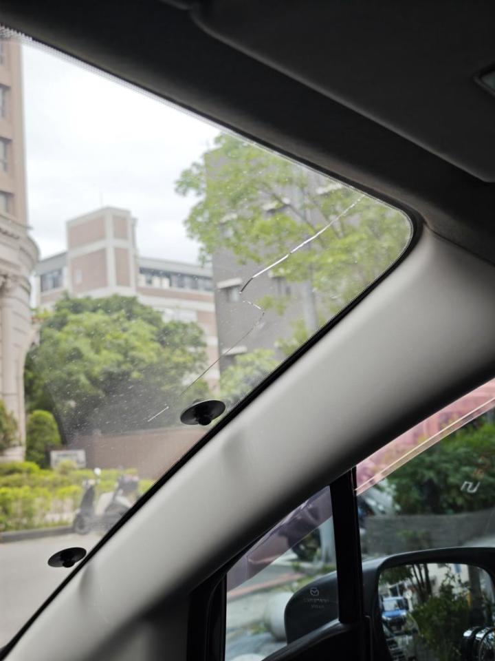 汽車玻璃修補案件圖片