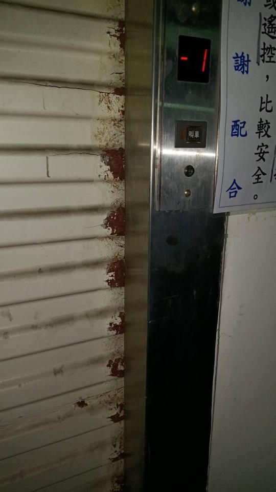 鐵捲門維修案件圖片