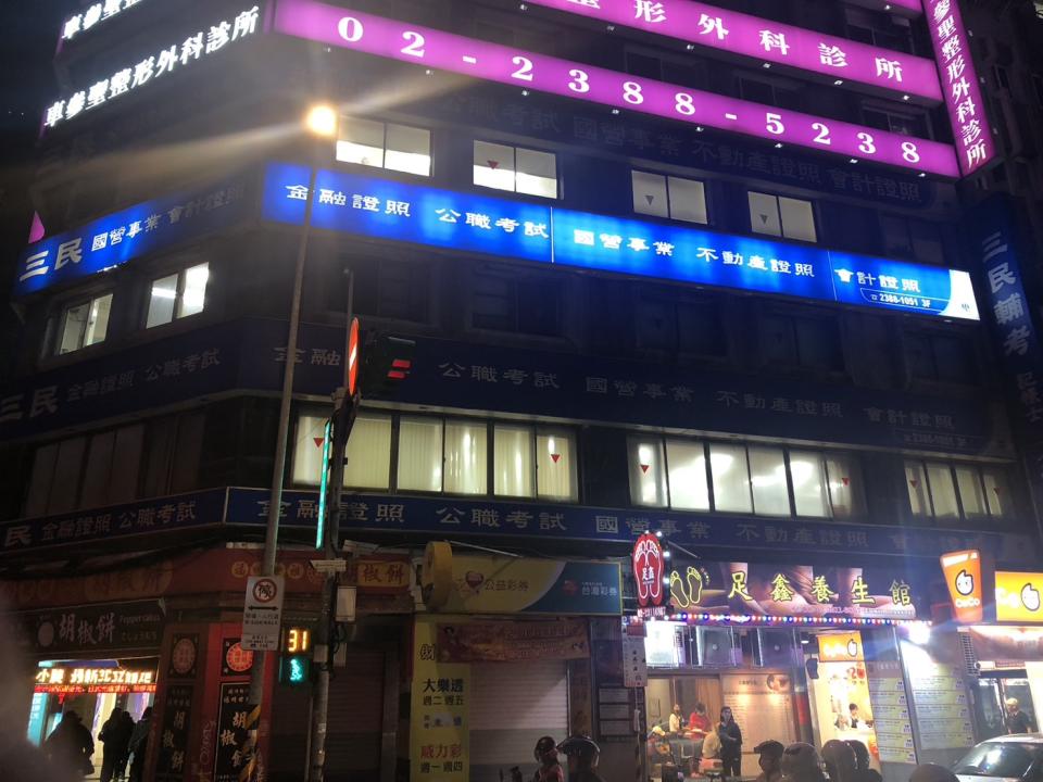 招牌維修案件圖片