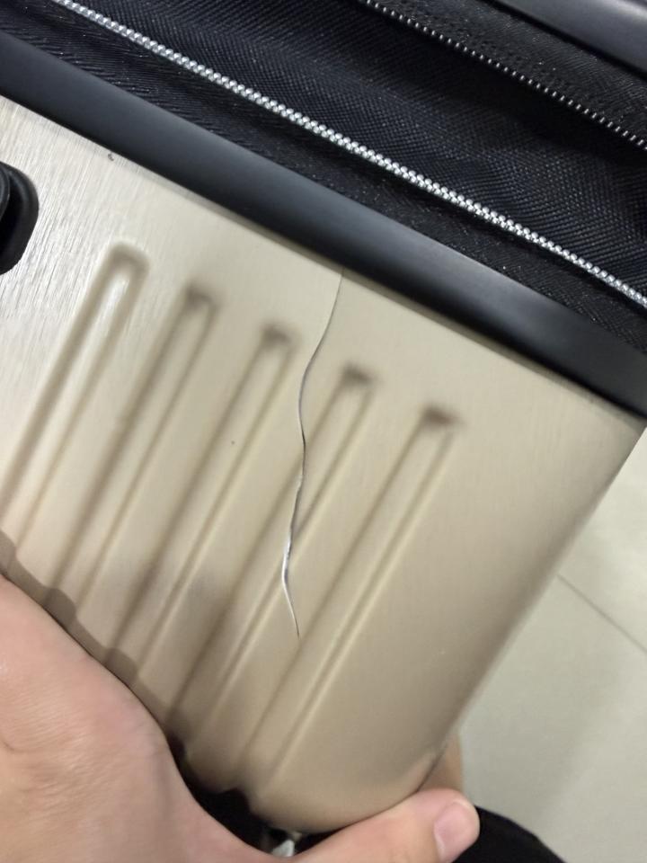 行李箱維修案件圖片