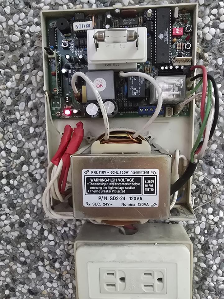 鐵捲門維修案件圖片