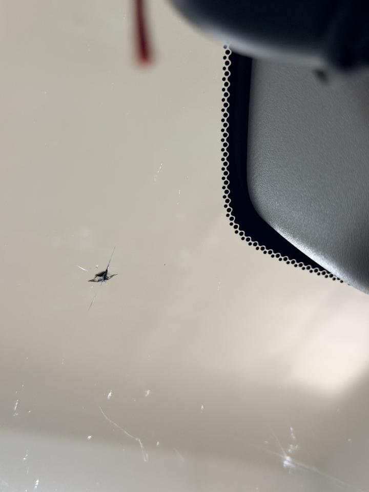 汽車玻璃修補案件圖片
