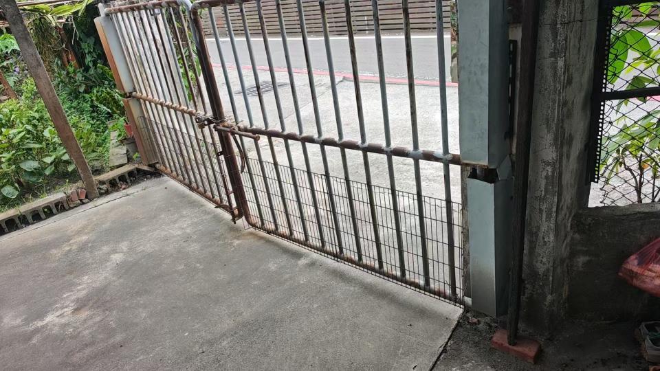 伸縮門案件圖片