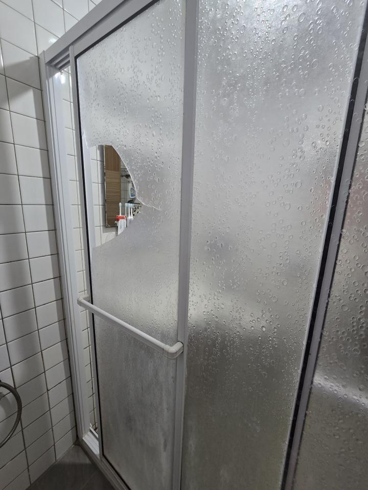 淋浴拉門安裝維修案件圖片