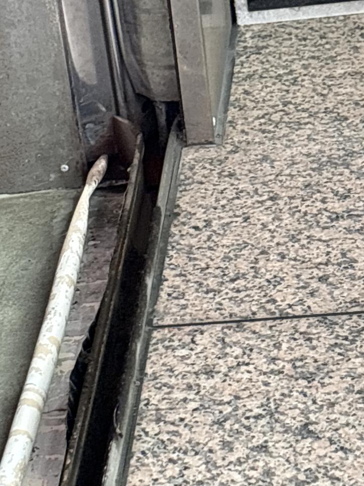 鐵門案件圖片