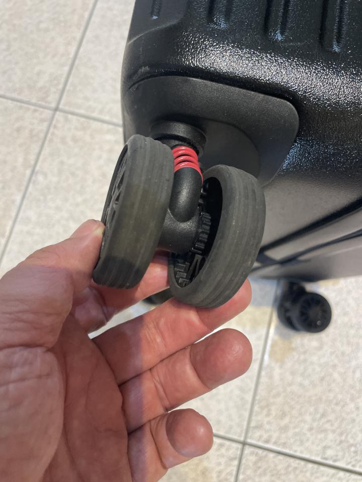 行李箱維修案件圖片