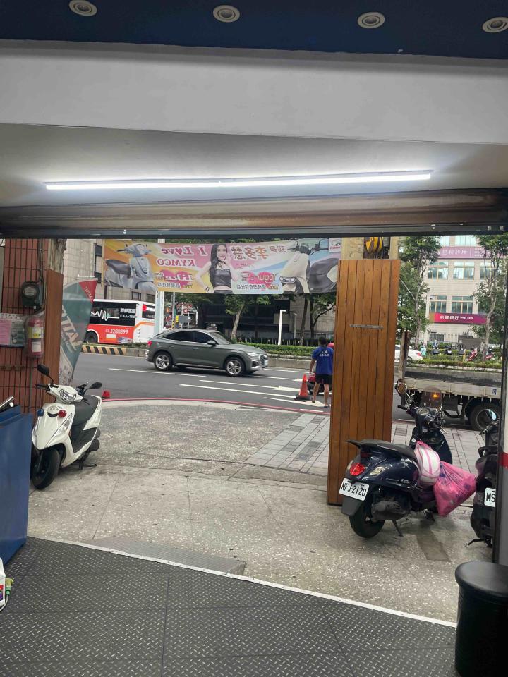 鐵捲門維修案件圖片