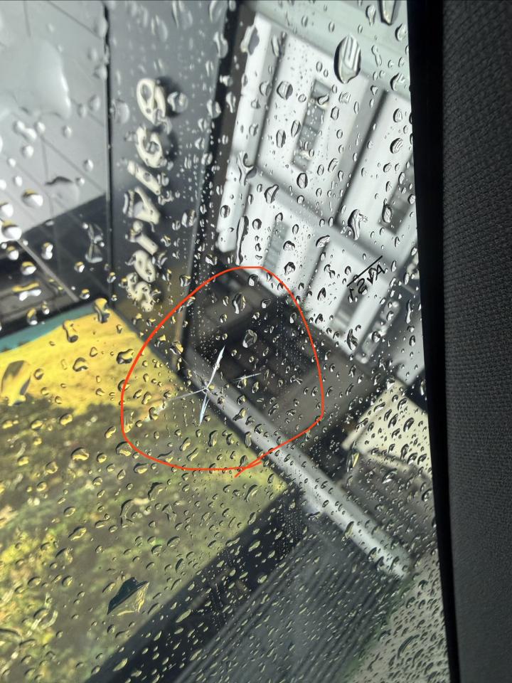 汽車玻璃修補案件圖片