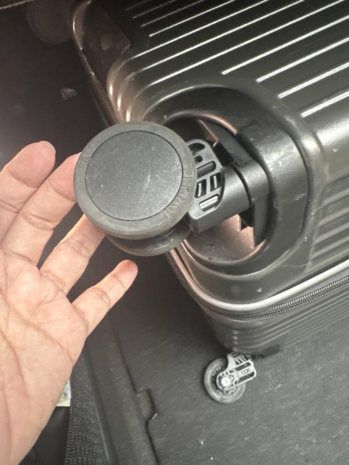 行李箱維修案件圖片