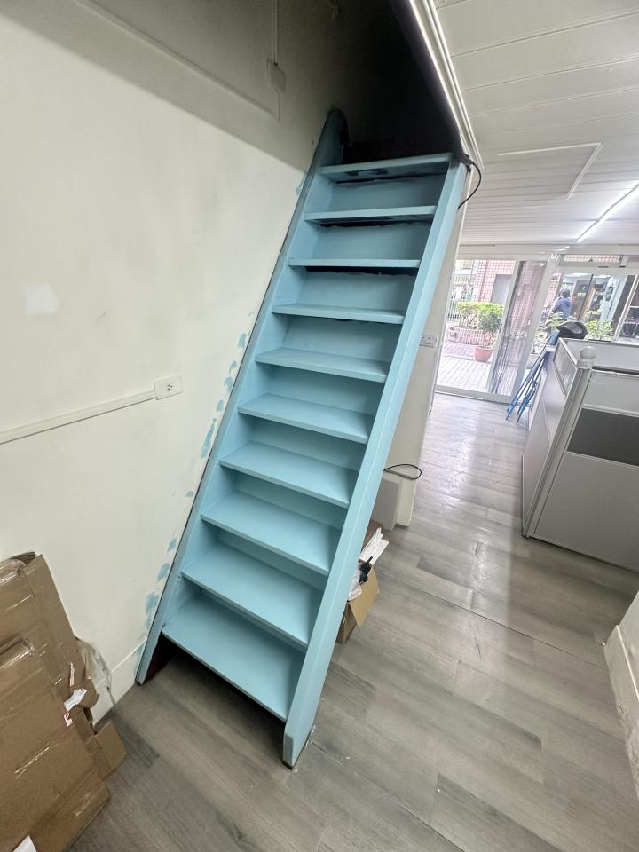 樓梯扶手案件圖片