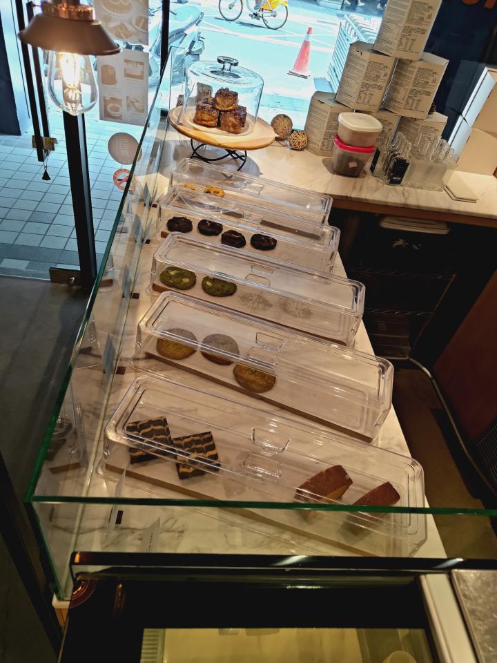 玻璃展示櫃訂做案件圖片