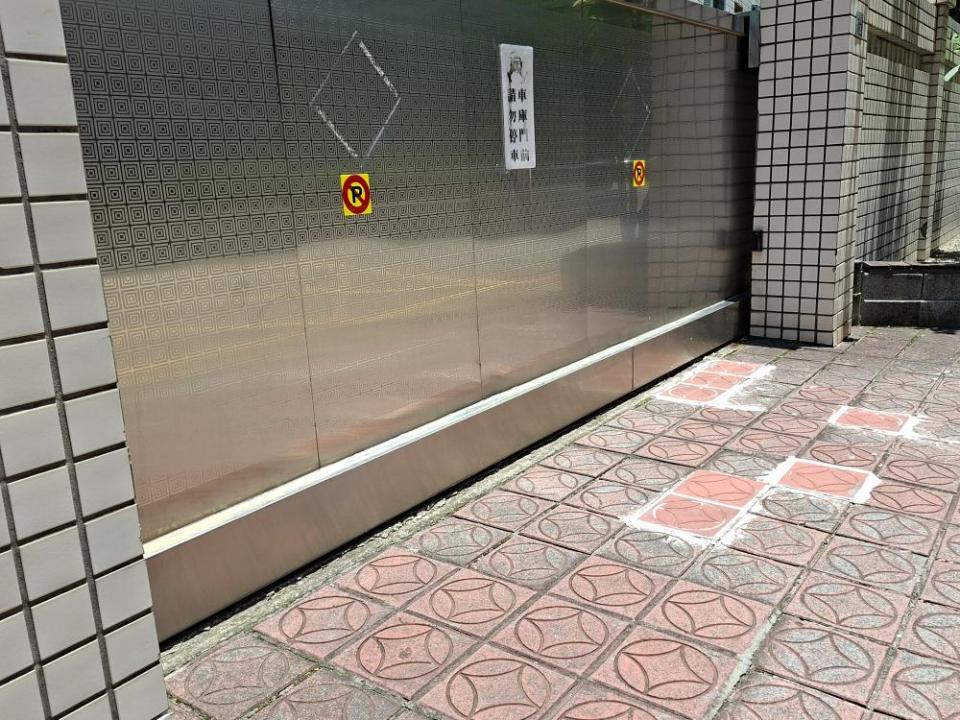 鐵捲門維修案件圖片