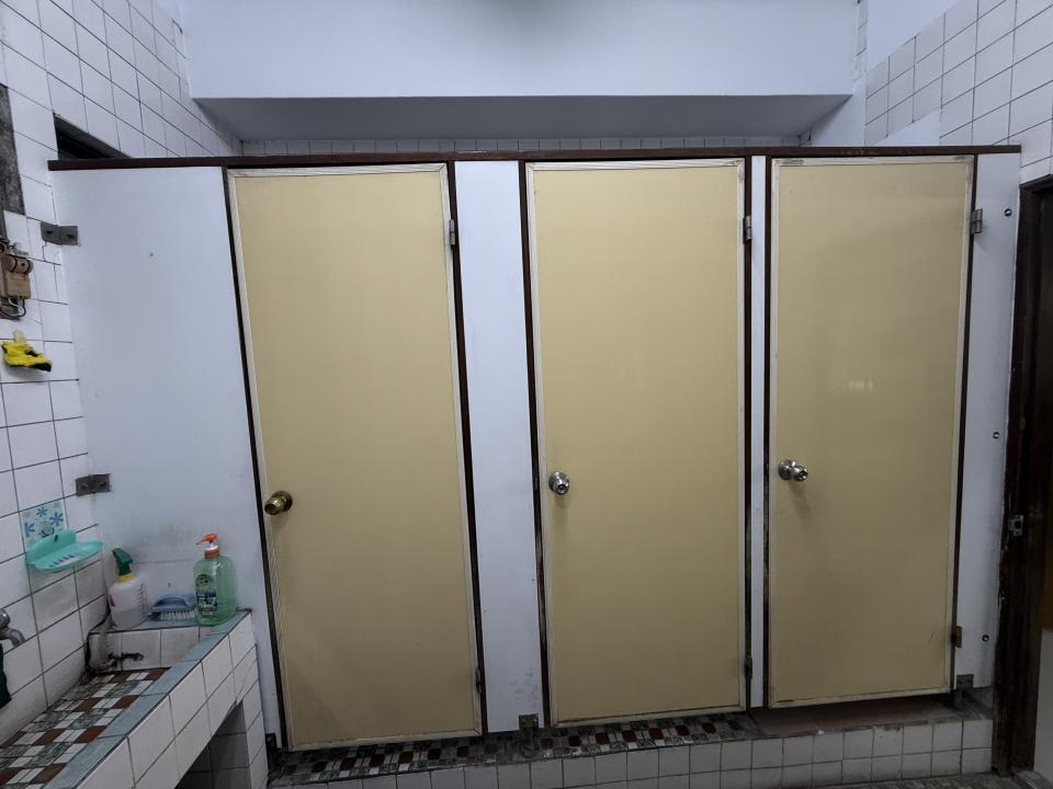 廁所隔間案件圖片