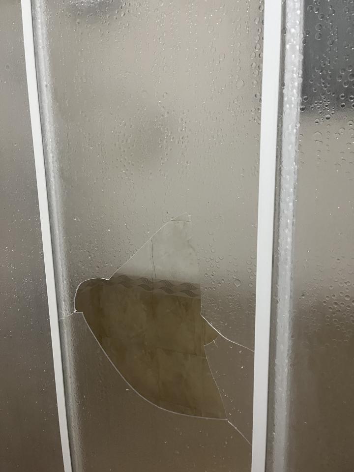 淋浴拉門安裝維修案件圖片