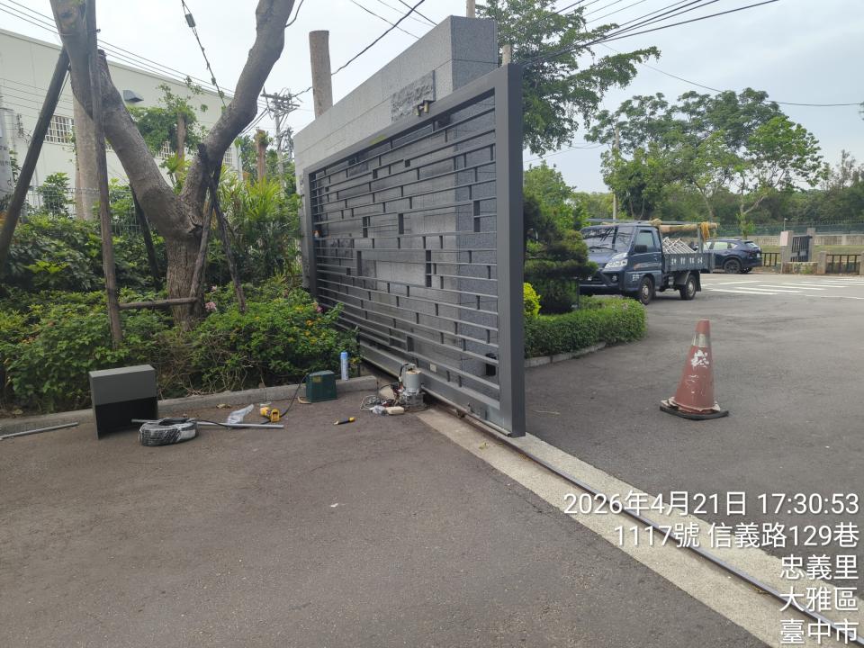 伸縮門案件圖片