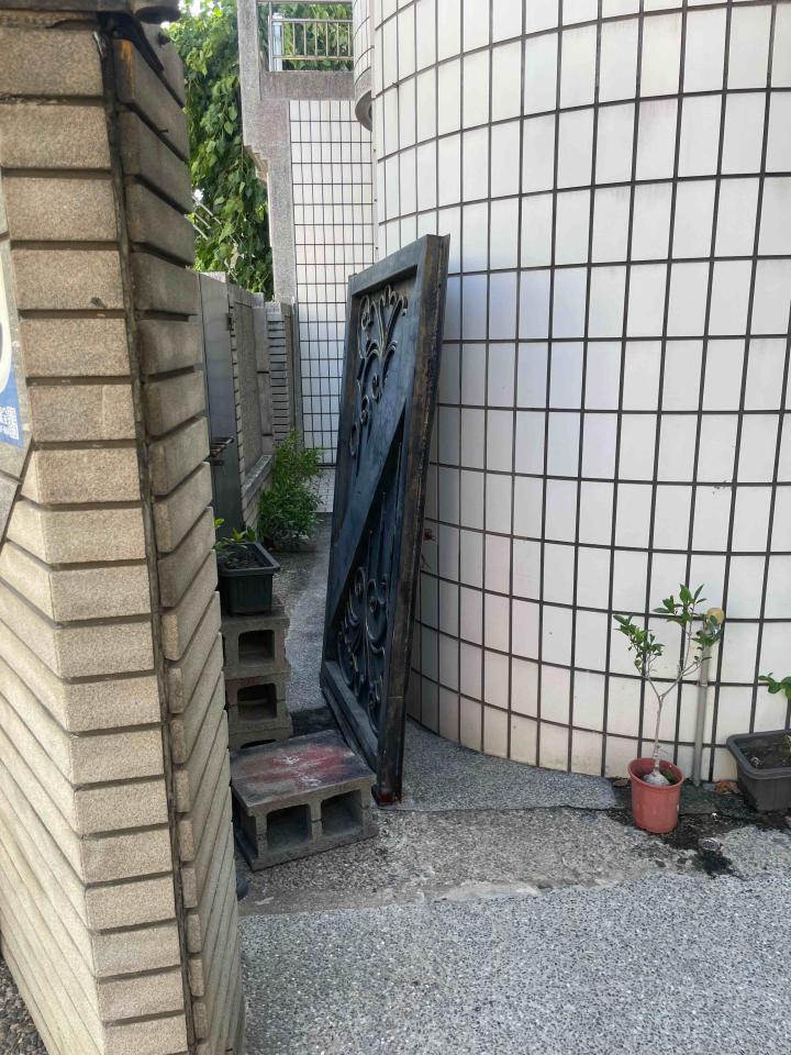 鐵門案件圖片
