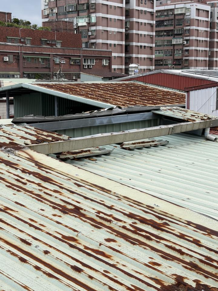 鐵皮屋頂案件圖片