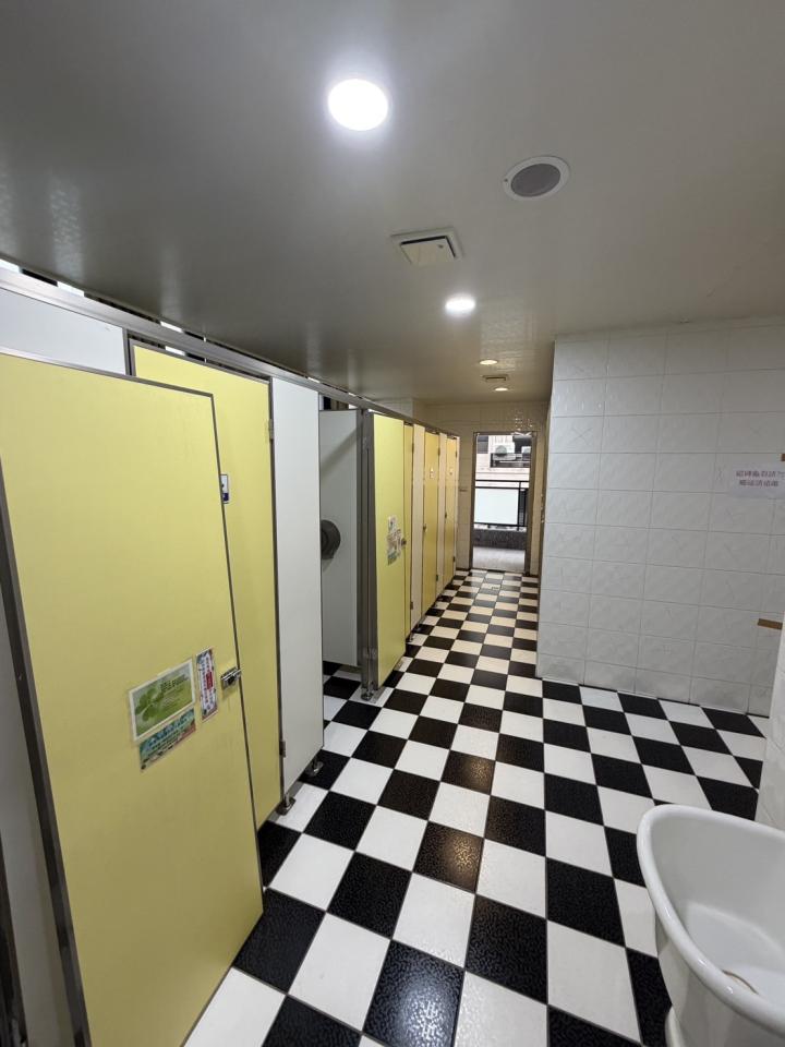 廁所隔間案件圖片