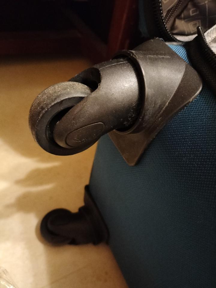 行李箱維修案件圖片