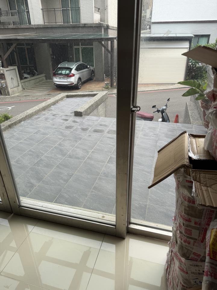 鐵門案件圖片