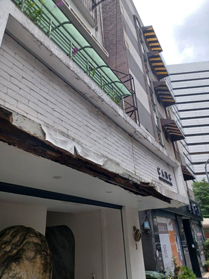 招牌維修案件圖片
